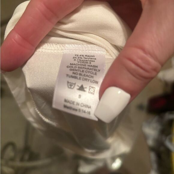 Cbrand White Off shoulder detailed top - Picture 4 of 4